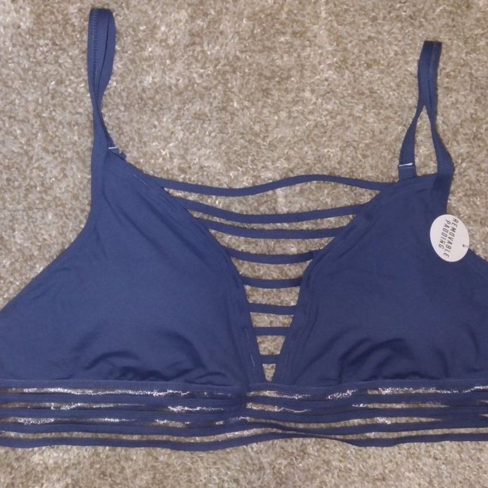 NWT VS/PINK Ultimate Sports Bra Size Medium